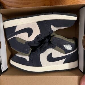 Jordan Shoe Box with Black & Gold Label